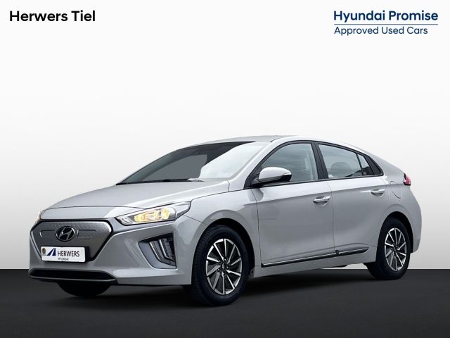 Hyundai IONIQ Comfort EV 38 kWh Automaat / Fabrieksgarantie tot 3-2027 / Dealer onderhouden / Accu SoH 100% / Navigatie Bleulink / Adaptieve CC / Stuur- en stoelverwarming / Apple Carplay Android /