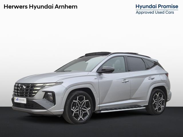 Hyundai Tucson 1.6 T-GDI 230pk HEV N Line Sky Automaat / Fabrieksgarantie tot 04-2029 / 1600kg Trekgewicht / Panoramadak / Elektrische Stoelen met Memory / elektrisch glazen panorama-dak / Rondomzicht camera / Stuur-, Stoel en Achterbank verwarming /