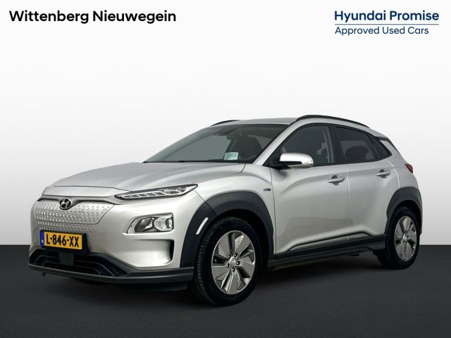 Hyundai Kona EV Fashion 64 kWh | Warmte pomp | Navigatie | Dodehoek detectie | Parkeersensor achter | Apple Carplay Android Auto |