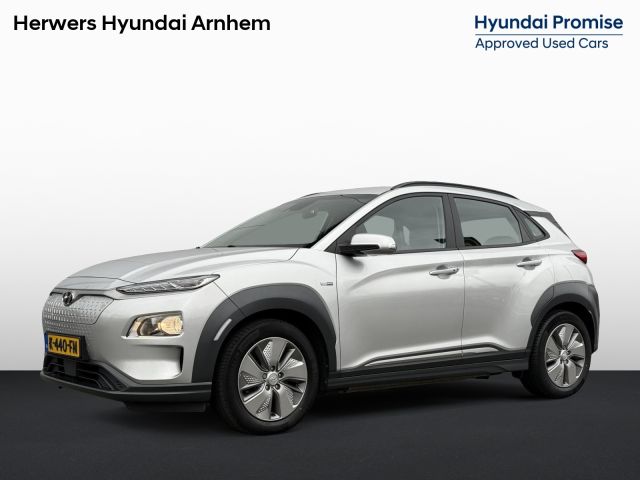 Hyundai Kona EV Comfort 64 kWh / SOH 100% / Trekhaak 300KG / Navigatie / KRELL Audio / Adaptive Cruise Control / Climate Control / Achteruitrijcamera /