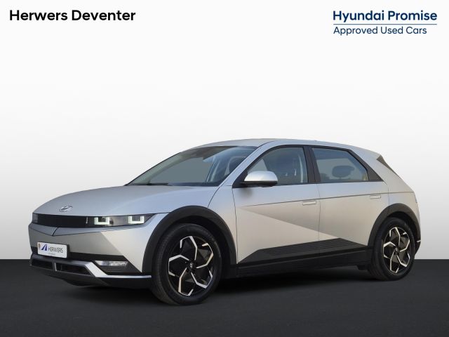 Hyundai IONIQ 5 Style 73kWh Automaat / Accu SOH 100% / Fabrieksgarantie tot 10-2026 / 8 jaar Batterijgarantie  / WLTP 481 km / Warmtepomp / Trekgewicht 1.600 kg / Trekhaak afneembaar / Achteruitrijcamera / Adaptief CC /