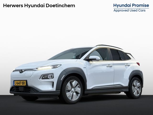 Hyundai Kona EV Premium 64 kWh BV/ SOH 100%/ Instaplijsten / Trekhaak met afneembare kogel / 3-fasen laden / Apple Carplay/Android Auto /  Stoelverwarming /verkoeling /