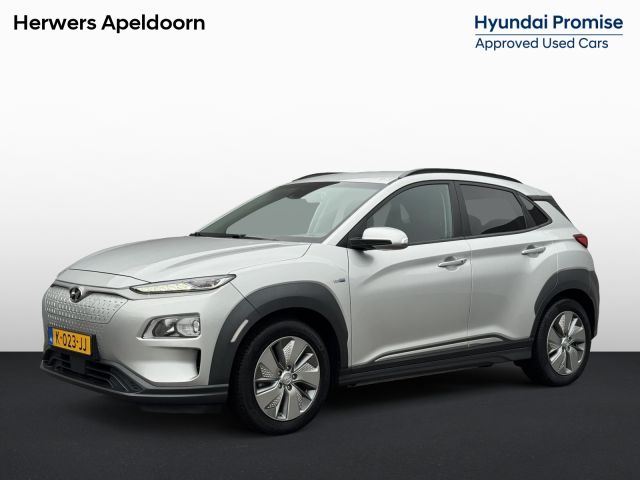 Hyundai Kona EV Fashion 64 kWh Automaat / Accu SoH 97,4% / HUD / Camera / Adaptieve Cruise / Apple Carplay & Android / DodeHoek Detectie / Krell Audio / Navigatie /