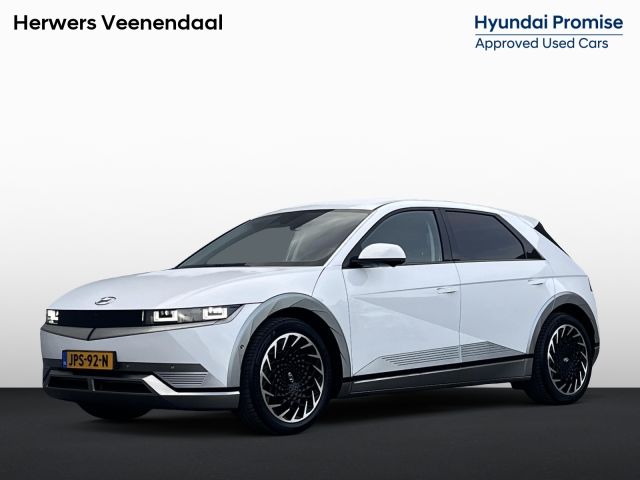 Hyundai IONIQ 5 Lounge 73kWh Automaat / Fabrieksgarantie tot 10-2026 / 8 jaar Batterijgarantie / Accu SoH 99% / WLTP 451 km / CCS snelladen / Warmtepomp / Leder / HUD / Camera 360° /  BOSE / Elektrische stoelen en klep / Stoelventilatie / Stuur-, stoel- en achterbankverwarming / Adaptieve CC / LM 20" wielen /