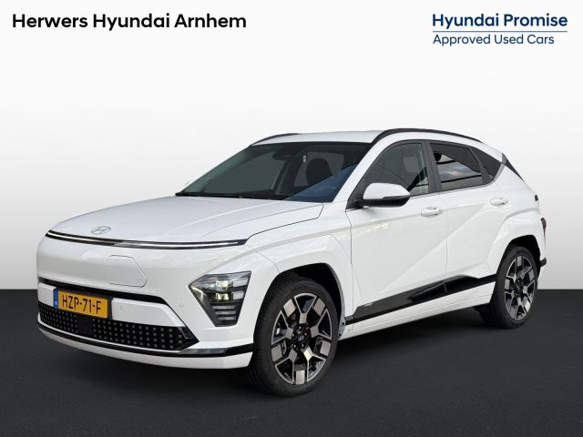 Hyundai KONA Electric Comfort Smart 65.4 kWh / Warmtepomp / Stuur- & Stoelverwarming / Navigatie / Apple Carplay & Android Auto / Vehicle-to-Load (V2L) / Blind-spot Collision Assist / 19"  Lichtmetalen Velgen