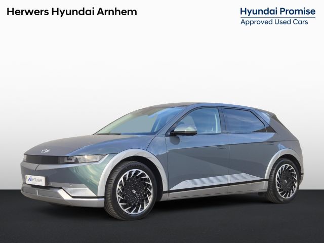 Hyundai IONIQ 5 Connect 73kWh Automaat / Fabrieksgarantie tot 07-2027 / SoH 100% / 8 jaar Batterijgarantie / 20" Lounge Wielen / Warmtepomp / Apple Carplay Android Auto / WLTP bereik 451 km  / Trekgewicht 1600 kg / Stuur-, Stoel en Achterbankverwarming / Adaptief CC / Elektrische achterklep / Achteruitrijcamera /