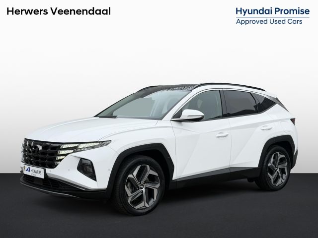 Hyundai Tucson 1.6 T-GDI PHEV Premium Sky 4WD / Dealer Onderhouden / Panoramadak / Standkachel / 360 Camera / Adaptieve Cruise / Apple Carplay & Android Auto / Navigatie / Stoel Verwarming / Stuurwiel Verwarming / Stoel Verkoeling / Elektr. Stoelen / Dodehoek detectie / Achterbank verwarming /