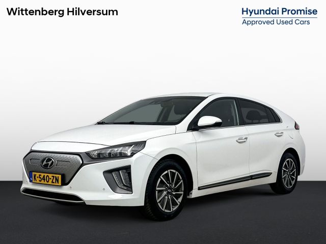 Hyundai IONIQ PREMIUM EV 38 kWh | SoH 95%! | WARMTEPOMP | CAMERA | CRUISE ADAPT. | CLIMA | NAVI | LEDER | STOEL- & STUURVERWARMING | LM VELGEN | PRIVACY GLASS |