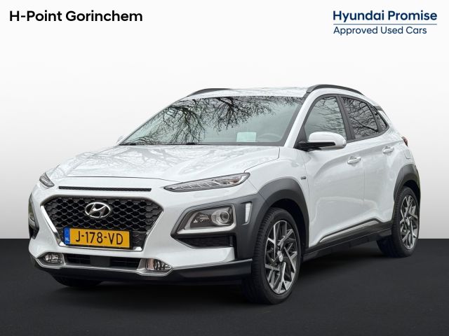 Hyundai Kona Premium 1.6 GDI HEV 140pk | LEDER | TREKHAAK | 18'' 2-TONE LMV | HEAD UP DISPLAY | ADAPTIVE CRUISE | STOELVERW. VOOR EN ACHTER | STUURVERW. | STOELVERKOELING |