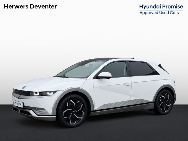 Hyundai IONIQ 5 Lounge AWD 77.4 kWh 325Pk / SOH 100% / Panoramadak / Dealer onderhouden / 1.600 kg Trekhaak / Fabrieksgarantie tot 2-2027 / 8 Jaar Batterij Garantie / Warmtepomp / ACC / HUD / 360 Camera / Elektr. Stoelen / Stoel Verwarming / Stoel Ventilatie / Stuurwiel Verwarming / Achterbank Verwarming / BOSE Audio / Lederen Bekleding / Apple Carplay & Android Auto /