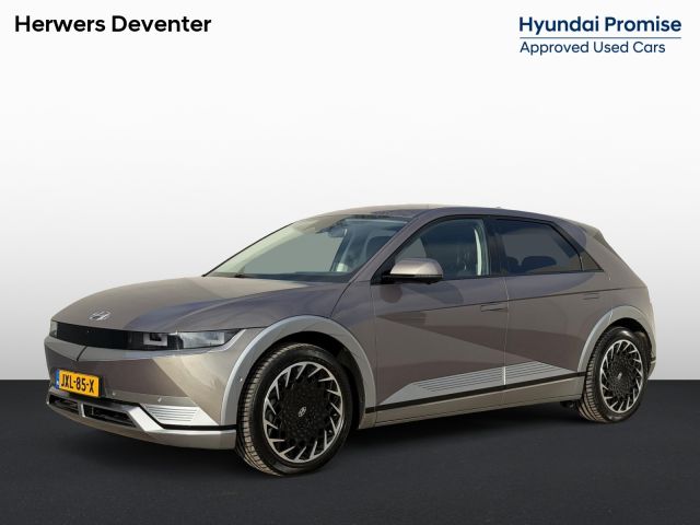 Hyundai IONIQ 5 Lounge 73kWh Automaat / Fabrieksgarantie tot 09-2027 / Dealer Onderhouden /  8 Jaar Batterij Garantie / Warmtepomp / HUD / BOSE / 360 Camera /  Elektr. Stoelen / Stoel Verwarming / Stuurwiel Verwarming / Stoel Ventilatie / Dodehoek Detectie / Lederen Bekleding /
