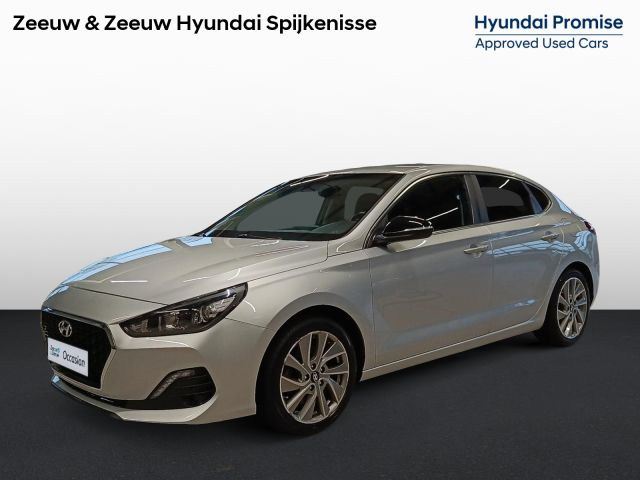Hyundai i30 Fastback 1.0 T-GDI Comfort | Trekhaak | All weatherbanden | Navigatie | Camera |