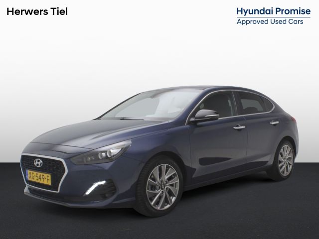 Hyundai i30 1.0 T-GDI 120PK Premium Fastback / Navigatie / Apple CarPlay & Android auto / 17" LMV / Airco Climat control / Cruise Control / Parkeersensoren voor & achter / Achteruitrijcamera / Keyless Entry & Start&Go /