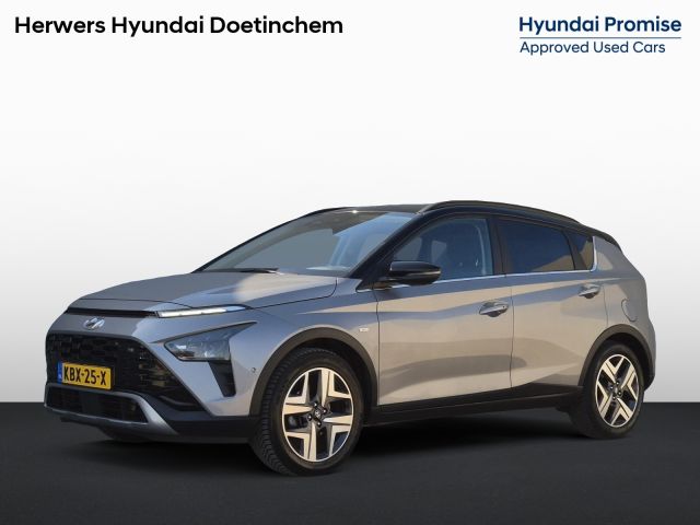 Hyundai Bayon 1.0 T-GDI Premium Automaat / Dealer onderhouden / Fabrieksgarantie tot 01-2027 / Navigatie / Adaptieve CC / Camera / Stuur-, Stoel & Achterbank verwarming / 17” LM wielen & All Season banden / Apple Carplay Android Auto / Bose Audio Systeem /