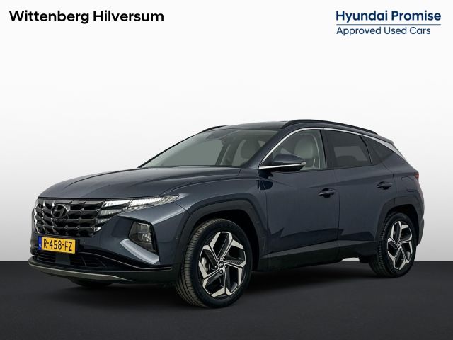 Hyundai Tucson 1.6 T-GDI PHEV PREMIUM 4WD | SoH 98%! | TREKHAAK | CLIMA | CRUISE ADAPT. | 360 CAMERA | NAVI | CHIQUE IVOOR LEDER INTERIEUR | 19'' LM VELGEN | STOEL- & STUURVERWARMING & VERKOELING | ELEKTRISCHE ACHTERKLEP | APPLE CAR PLAY & ANDROID AUTO | FABRIEKSGARANTIE GELDIG T/M 8-2027! |