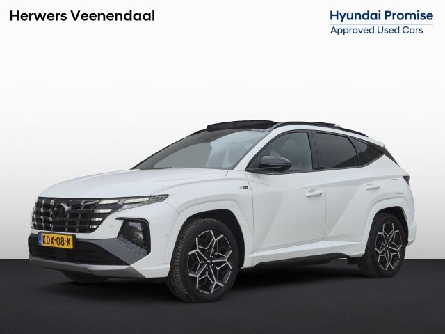 Hyundai Tucson 1.6 T-GDI PHEV N Line Sky 4WD Automaat / Trekgewicht 1.350 kg / Elektrische achterklep / EAER bereik 62 km bereik stad 74 km / Stuur- Stoel & Achterbankverwarming / Glazen schuif- en kanteldak / Rondomzicht camera / Adaptief cruise control / Apple Carplay Android Auto /