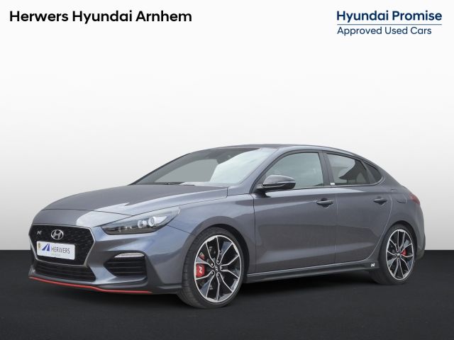 Hyundai i30 N 2.0 Handgeschakeld / Dealer onderhouden / Trekgewicht 1600 kg / Stuur- & Stoelverwarming / Achteruitrijcamera / Cruise control / Draadloze telefoon lader / Keyless Entry/Start / Apple Carplay Android Auto / Climate control / Navigatie /