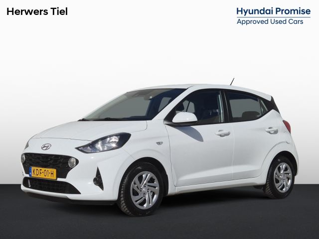 Hyundai i10 1.0 / All season banden / Stuur- & Stoel verwarming / Navigatie via Apple Carplay of Android Auto / Climate control / Achteruitrijcamera / Cruise control / Elektrische ramen voor /