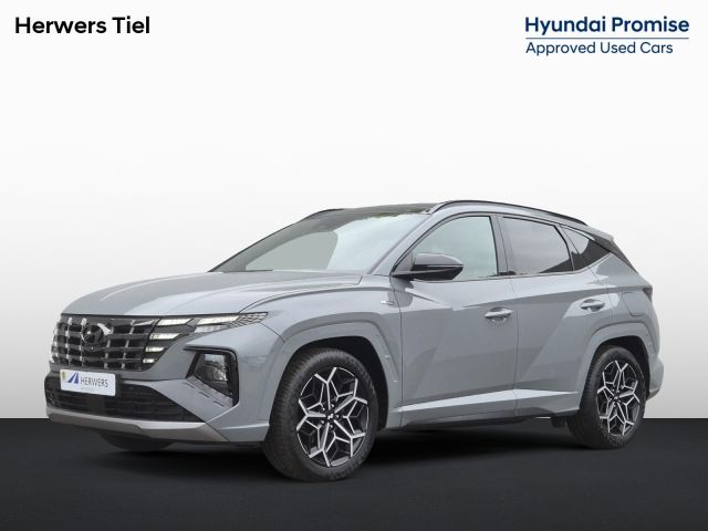 Hyundai Tucson 1.6 T-GDI HEV 4wd N Line Sky 4WD / Dealer onderhouden / Fabrieksgarantie tot 03-2027 / Trekhaak afneembaar / Panorama schuifdak / Trekgewicht 1650 kg / Navigatie / Apple Carplay Android / Elektrische achterklep / Stuur- Stoel & Achterbank verwarming / Rondomzicht camera /