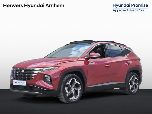 Hyundai Tucson 1.6 T-GDI PHEV Premium Sky 4WD / Dealer onderhouden / Fabrieksgarantie tot 03-2027 / Trekgewicht 1350 kg / Trekhaak afneembaar / Glazen schuif- en kanteldak / Elektrische achterklep / Stuur- Stoel & Achterbankverwarming / Stoelventilatie / Adaptief cruise control /