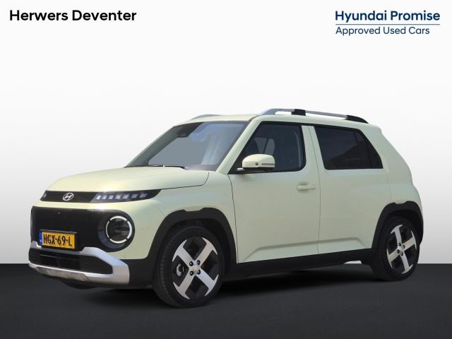Hyundai INSTER Evolve Plus 49 kWh / SOH 100% / Origineel Nederlands / Fabrieksgarantie tot 03-2030 / Stuur & Stoelverwarming / V2L / Stuur- & Stoelverwarming / CCS snelladen / warmtepomp / Rondomzicht camera / Draadloze telefoon lader / Apple Carplay Android Auto /
