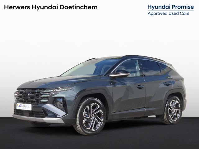 Hyundai Tucson 1.6 T-GDI PHEV Comfort Smart 4WD / Facelift Model / Fabrieksgarantie tot 09-2029 / Apple Carplay Android Auto / Stuur- & Stoelverwarming / Head Up Display / Trekgewicht 1210 kg / Elektrische achterklep / Achteruitrijcamera / Keyless Entry/Start / Adaptief cruise control /