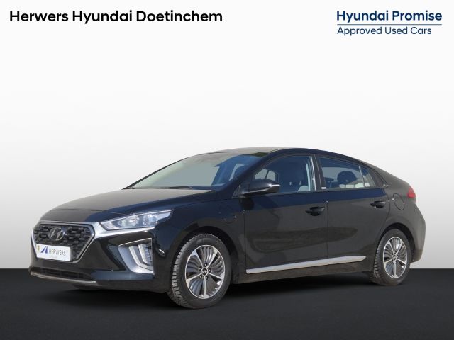 Hyundai IONIQ 1.6 GDi PHEV Comfort / All season banden / Stuur- & Stoelverwarming / Navigatie via Apple Carplay of Android Auto / Achteruitrijcamera / Cruise control / Parkeersensoren achter / Climate control /