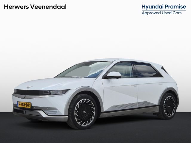Hyundai IONIQ 5 Lounge 73kWh / SOH 98,80% / Fabrieksgarantie tot 02-2027 / Trekgewicht 1600 kg / CCS snelladen / Warmtepomp / Head Up Display  / Stuur- Stoel & Achterbank verwarming / Elektrische achterklep / Adaptief cruise control / Rondomzicht camera /