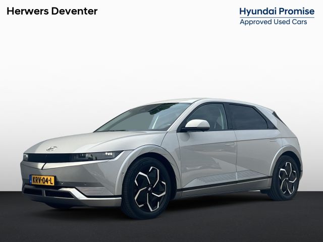 Hyundai IONIQ 5 Connect 77.4 kWh / Fabrieksgarantie tot 05-2028 / Accu SoH 100 % / 1.600 kg trekgewicht / WLTP 507 km stad 710 km / CCS snel laden / Elektr. stoelen & klep / Stuur-, stoel- en achterbankverwarming / 19" LM wielen /