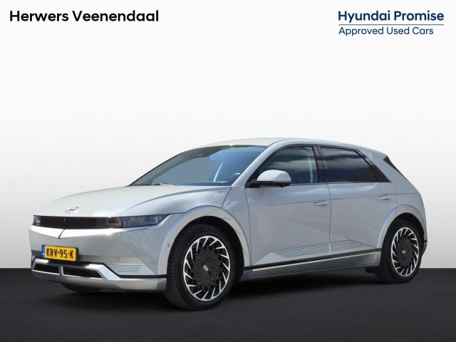 Hyundai IONIQ 5 Lounge 77.4 kWh / SOH 100% / Fabrieksgarantie tot 12-2027 / Dealer onderhouden / Trekhaak afneembaar / CCS snelladen / Warmtepomp / Head Up Display / Rondomzicht camera / Trekgewicht 1600 kg / Stuur- Stoel & Achterbank verwarming / Elektrische achterklep /