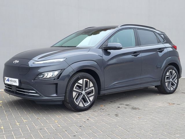 Hyundai Kona EV Comfort 64 kWh / 3 Fasen Laden /CCS Snelladen / WLTP bereik 484 km / Dealer onderhouden / Apple Carplay / Android Auto / Camera / Kreil audio / DAB / Stuur-, en voorstoelverwarming