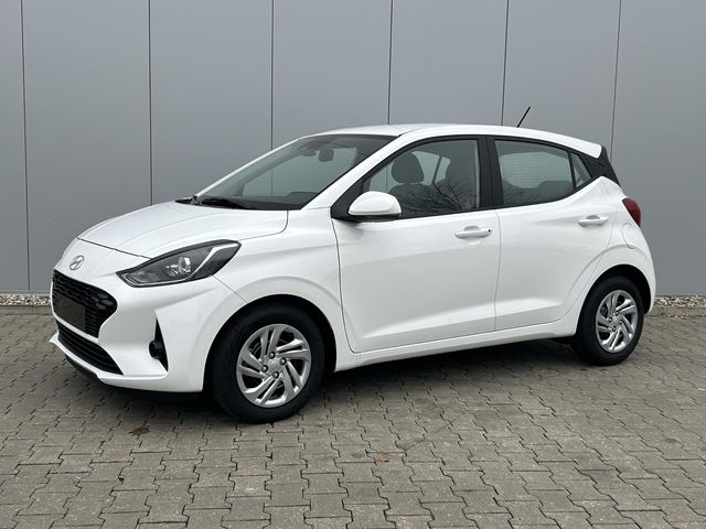 Hyundai i10 1.0 Premium / 1500 Voordeel / Snel Uit Voorraad Leverbaar / Navigatie / Cruise Control /
