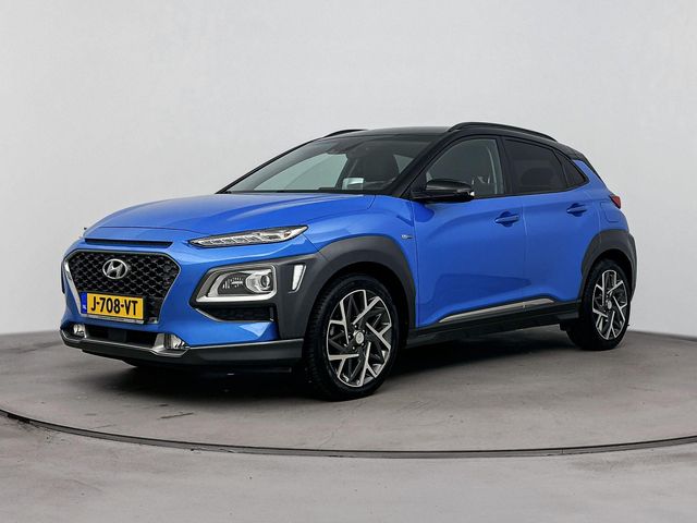 Hyundai Kona 1.6 GDI HEV PREMIUM | OUTLETDEAL! | TWO TONE | TREKHAAK | ALL SEASONS | PRIVACY GLASS | 18'' LM VELGEN | LEDER | CLIMA | CRUISE | CAMERA | STUUR- & STOELVERWARMING | HYBRID | AUTOMAAT |