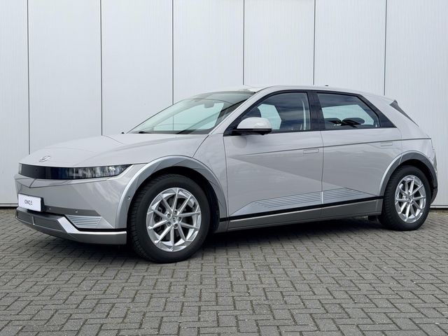 Hyundai IONIQ 5 Connect 77.4 kWh Automaat / SOH 100 % / Dealer onderhouden / 360 Camera / Warmtepomp / Stoel en stuur verwarming / Electrische achterklep /  Zomer + Winterset /