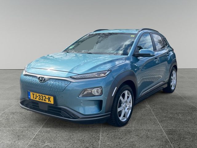 Hyundai Kona EV Premium 64kWh 204pk | TREKHAAK | LEDER | ELEK. VERSTELBARE STOELEN | STOEL- + STUURVERW. | STOELVENTILATIE | APPLE CARPLAY / ANDROID AUTO | PARKEERSENSOREN |