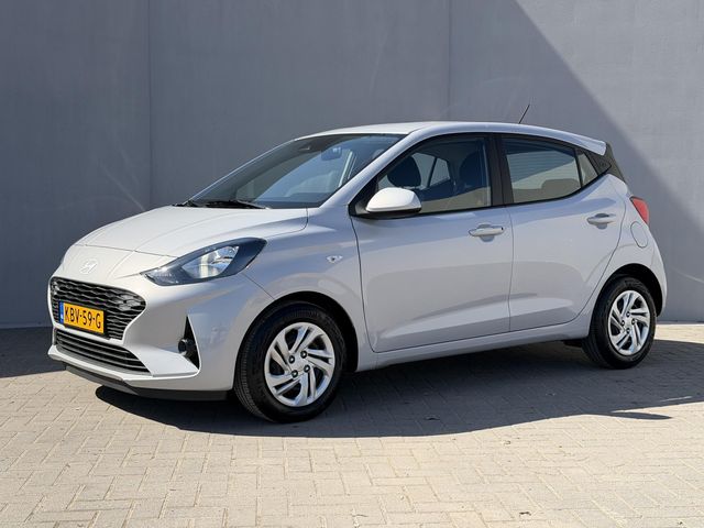 Hyundai i10 1.0 Comfort Smart 5-zits Automaat / Dealer Onderhouden / Fabrieksgarantie tot 12-2029 / Navigatie / Cruise Control / Digitaal Cockpit / Apple Carplay & Android Auto / Camera / Airco /