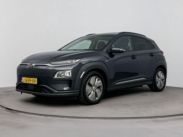 Hyundai Kona EV FASHION 64 kWh | DODEHOEK DETECTIE | PDC | 3 FASEN | WARMTEPOMP | CAMERA | CLIMA | CRUISE ADAPT. | NAVI | STOELVERWARMING | STUURVERWARMING | PRIVACY GLASS |