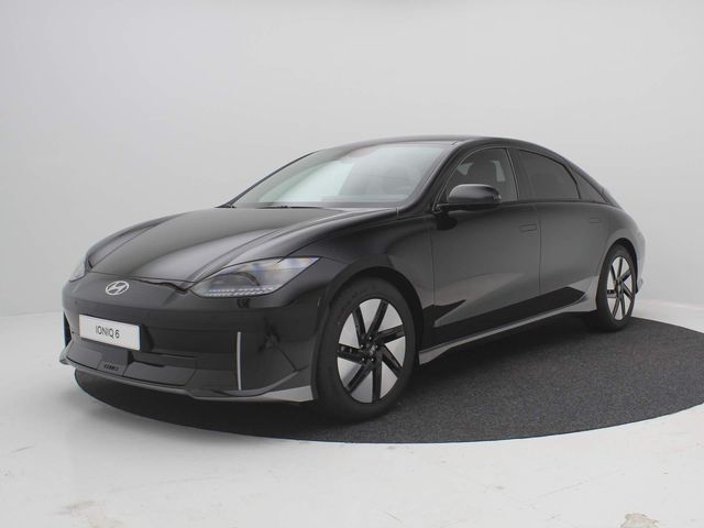 Hyundai IONIQ 6 Connect 77.4 kWh / Rijklaarprijs €39.790,- / €16.500,- korting / 614 km bereik WLTP / Navigatie met Apple carplay & Android auto / Elektrische stoelen /
