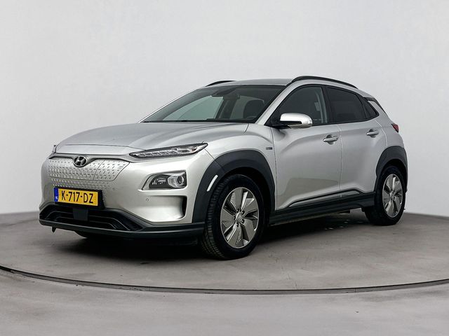 Hyundai Kona EV Premium 64 kWh | SoH 96,5% | Leer | Stoel + stuurverwarming | Head-up display | Stoelventilatie | LED |