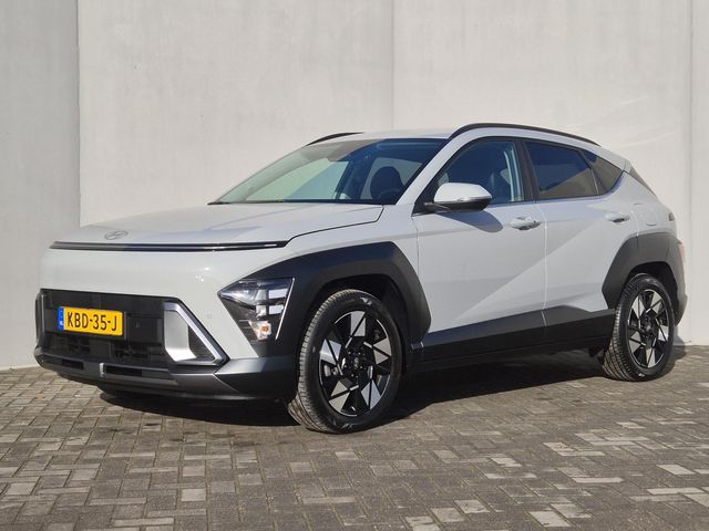 Hyundai Kona 1.6 GDI HEV Comfort Smart Automaat / Fabrieksgarantie tot 2-2030 / Stuur- & Stoelverwarming / Apple Carplay Android Auto / Achteruitrijcamera / Keyless Entry/Start / Adaptief cruise control / Climate control / Navigatie / Parkeersensoren voor en achter /