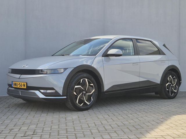 Hyundai IONIQ 5 Style 77.4 kWh / SOH 100% / Fabrieksgarantie tot 05-2030 / Warmtepomp / CCS snellader / WLTP 507 km / Trekhaak vast / All season banden / Achteruitrijcamera / Trekgewicht 1600 kg / Apple Carplay Android Auto / Keyless Entry/Start /