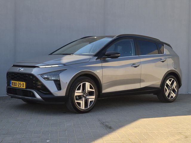 Hyundai Bayon 1.0 T-GDI Premium Automaat / Dealer onderhouden / Fabrieksgarantie tot 01-2027 / Navigatie / Adaptieve CC / Camera / Stuur-, Stoel & Achterbank verwarming / 17” LM wielen & All Season banden / Apple Carplay Android Auto / Bose Audio Systeem /