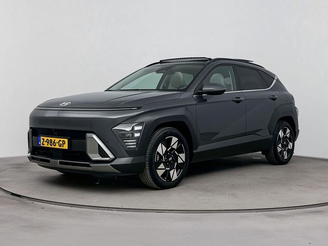 Hyundai Kona 1.6 GDI HEV Premium Sky | Lage km-stand! | Schuifdak | Ivoor leder | Memory | Stoel + stuurverwarming | El. bed. achterklep |