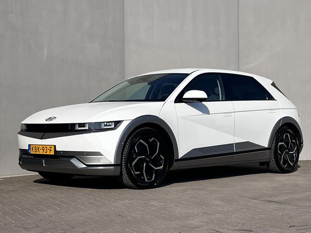 Hyundai IONIQ 5 Connect 77.4 kWh Automaat / Dealer onderhouden / Accu SoH 100% / 1.600 kg afn. trekhaak / Batterijgarantie 8 jaar / Warmtepomp / CCS snel laden / Navigatie / Apple Carplay Android / Stuur-, stoel- & achterbankverwarming / 19" LM wielen & All Season banden /