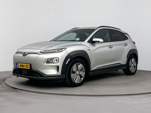 Hyundai Kona EV Fashion 64 kWh | SoH 95% | Warmtepomp | Head-up display | Navigatie | Camera | Dodehoek | Parkeersensoren | Apple Carplay | Android Auto |