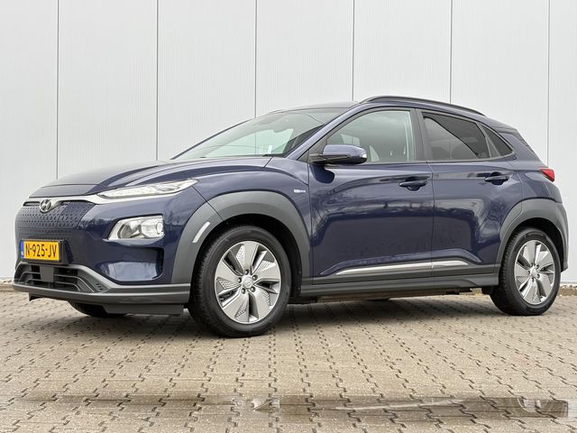 Hyundai Kona EV Fashion 64 kWh / Trekhaak / Apple Carplay/Android Auto / Navigatie / Cruise Control Adaptief met Stop&Go / All-season banden /