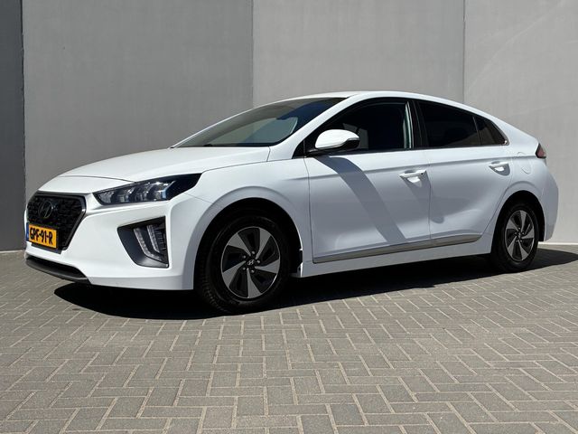 Hyundai IONIQ 1.6 GDi Comfort Smart / Fabrieksgarantie t/m 4-2027 / Dealer onderhouden / Stoel-/Stuurverwarming / Apple Carplay/Android Auto / Navigatie /
