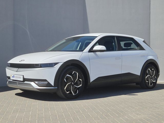 Hyundai IONIQ 5 Connect 77.4 kWh / SOH 100% / Fabrieksgarantie tot 02-2028 / Dealer onderhouden / WLTP 507 km / CCS snellader / Trekhaak afneembaar / Trekgewicht 1600 kg / Stuur- & Stoelverwarming / Achteruitrijcamera / Warmtepomp / Apple Carplay Android Auto /