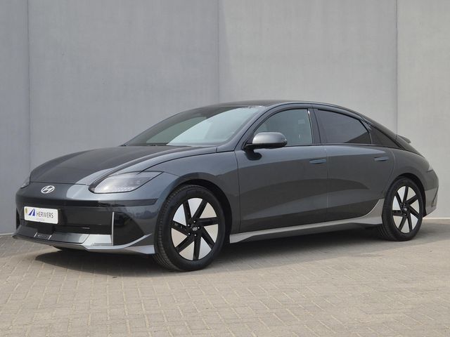 Hyundai IONIQ 6 Lounge 77.4 kWh / SOH 100% / Fabrieksgarantie tot 03-2028 / Dealer onderhouden / CCS snellader / Elektrische stoelen met Relax / Head Up Display / warmtepomp / Camera / Apple Carplay Android / 18" LM wielen / Stuur- Stoel & Achterbank verwarming / Stoelventilatie /
