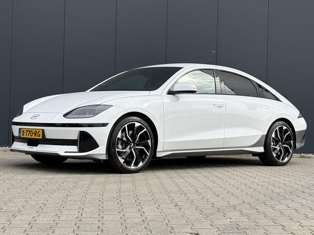 Hyundai IONIQ 6 Lounge 77.4 kWh / SOH 100% / Origineel NL Auto / 02-2030 Fabrieksgarantie / Stoel-, Stuur en Achterbankverwarming / Elektrische Stoelen / Stoelgeheugen / 360 Camera / Warmtepomp / Dodehoek Camera / HUD Display / Full Option /